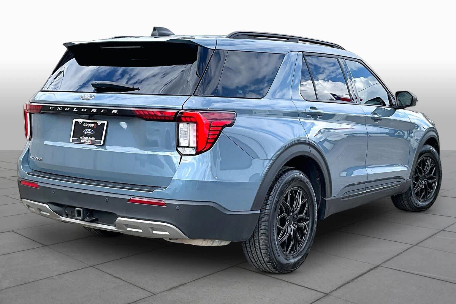 Used 2025 Ford Explorer Active w/ Active Comfort Package RWD image 14