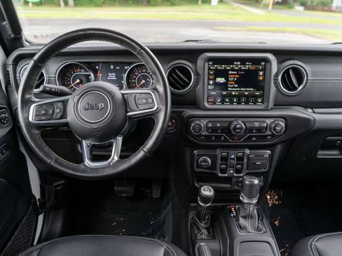 Used 2022 Jeep Wrangler Unlimited Sahara w/ LED Lighting Group AWD/4WD image 13