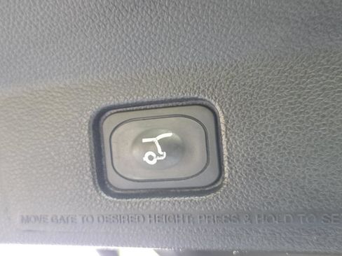 Used 2017 Ford Explorer XLT w/ Equipment Group 202A FWD image 12