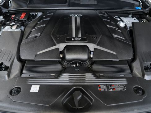 Used 2022 Bentley Bentayga AWD/4WD image 52