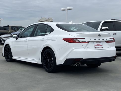 Certified 2025 Toyota Camry SE image 5