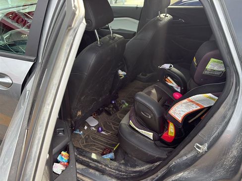 Used 2024 Chevrolet Trax LT w/ Driver Confidence Package image 12