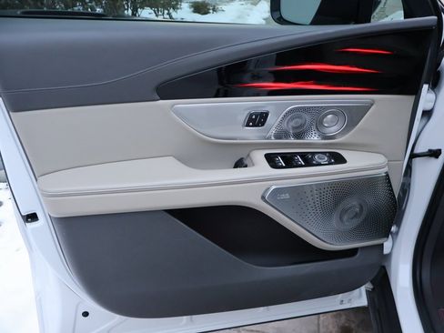 Used 2024 Lincoln Nautilus Reserve w/ Equipment Group 203A image 17