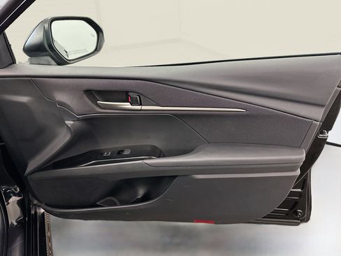 Used 2025 Toyota Camry LE image 33