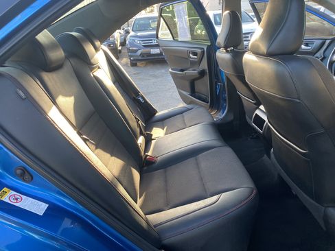 Used 2017 Toyota Camry SE w/ Moonroof Package image 19