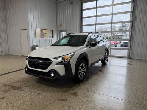 Used 2024 Subaru Outback Premium image 2