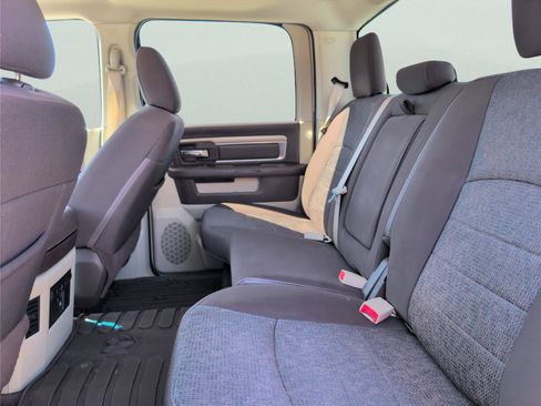 Used 2018 RAM 1500 SLT image 28