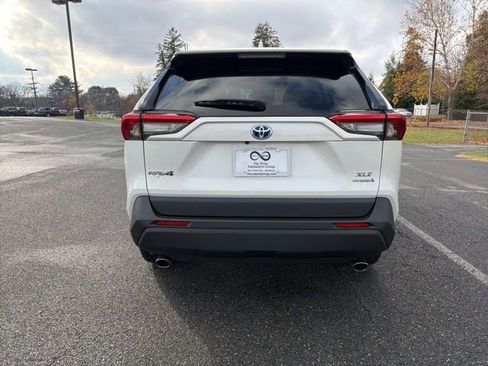 Used 2022 Toyota RAV4 XLE Premium image 7