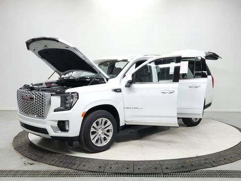 Used 2024 GMC Yukon XL Denali RWD image 11