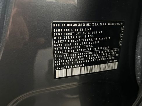 Used 2023 Volkswagen Tiguan SE R-Line image 35