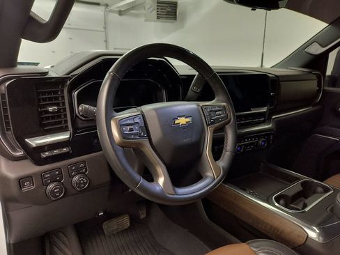 Used 2024 Chevrolet Silverado 3500 High Country w/ Technology Package AWD/4WD image 4