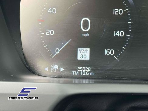 Used 2022 Volvo XC90 T6 Momentum w/ Climate Package image 24