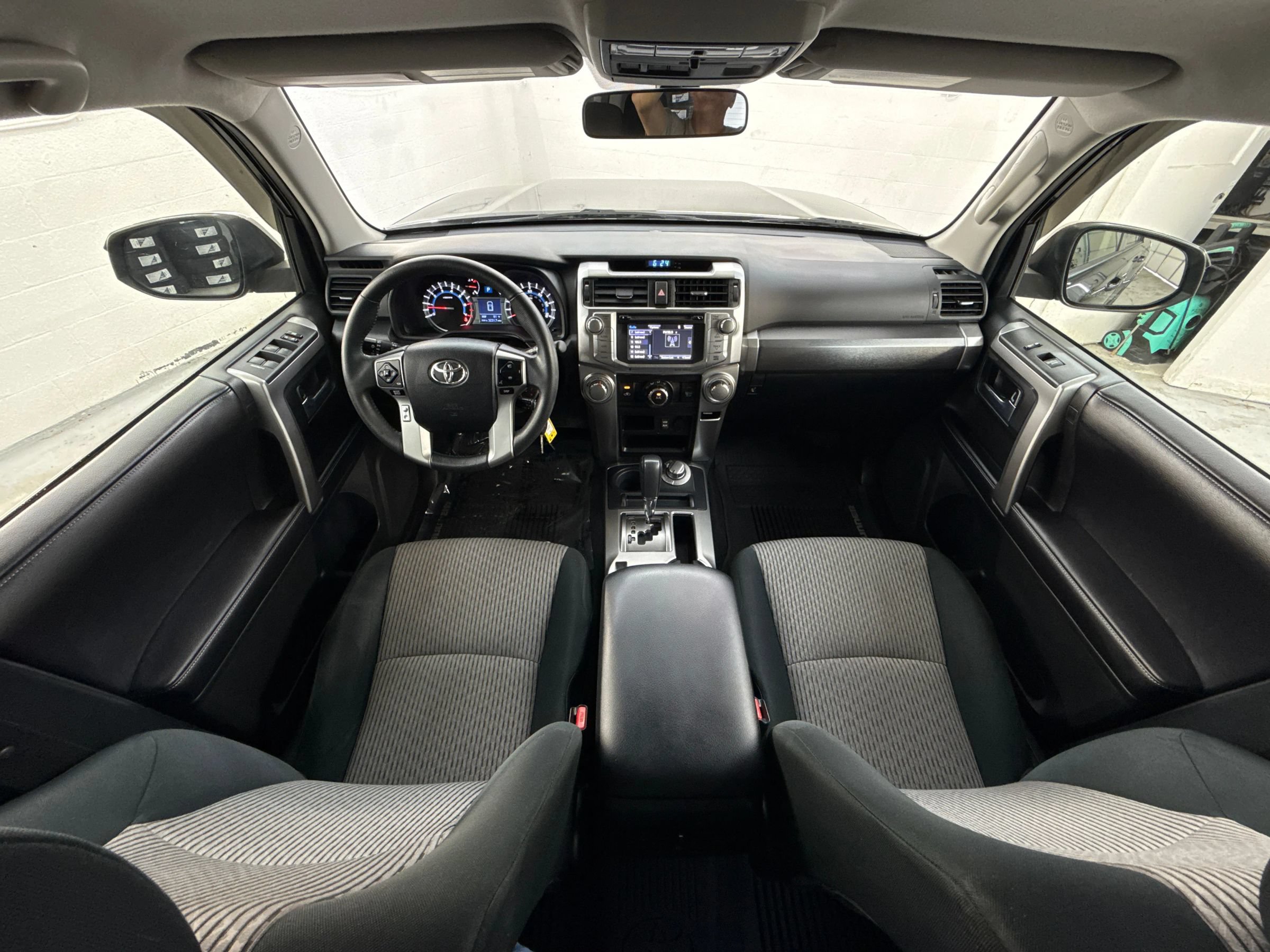 Used 2017 Toyota 4Runner SR5 AWD/4WD image 17