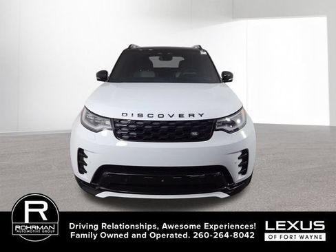 Used 2024 Land Rover Discovery Dynamic SE AWD/4WD image 3