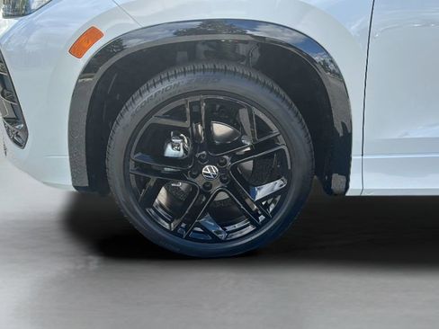 New 2026 Volkswagen Tiguan SE R-Line image 10