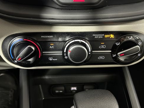 Used 2023 Kia Soul LX w/ LX Technology Package FWD image 24