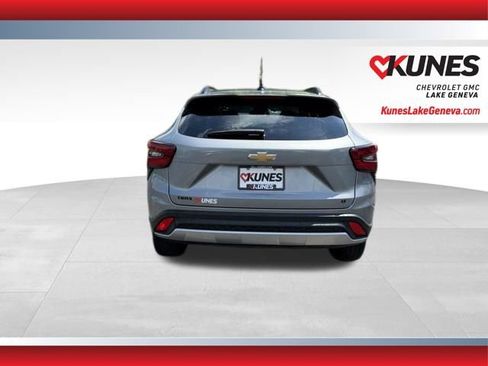 Used 2024 Chevrolet Trax LT FWD image 7