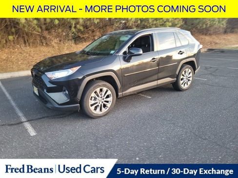 Used 2021 Toyota RAV4 XLE Premium AWD/4WD image 5
