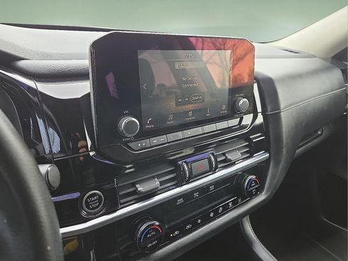 Used 2022 Nissan Pathfinder S image 16