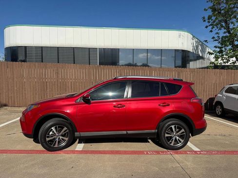 Used 2017 Toyota RAV4 XLE FWD image 3