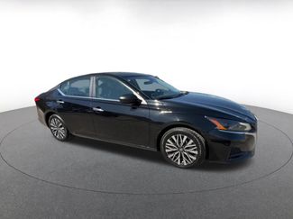 Used 2025 Nissan Altima 2.5 SV video 2