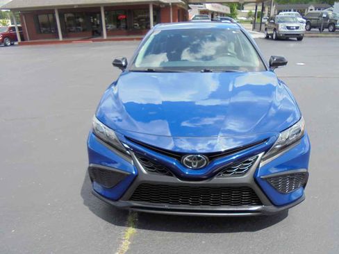 Used 2023 Toyota Camry SE image 3