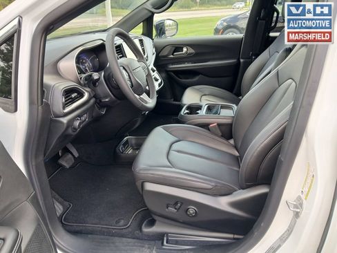 New 2027 Chrysler Pacifica Select w/ Family Tech Group AWD/4WD image 13