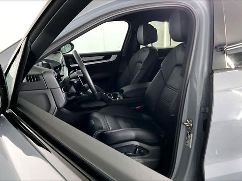 Used 2024 Porsche Cayenne image 8