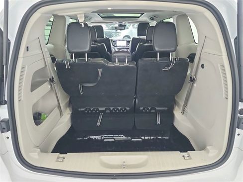 Used 2024 Chrysler Pacifica Limited image 45