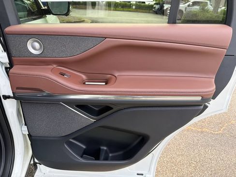 New 2027 Lincoln Navigator Reserve AWD/4WD image 19