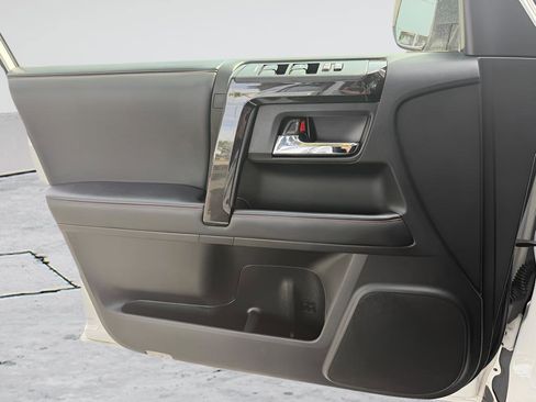 Used 2020 Toyota 4Runner TRD Off-Road Premium w/ Moonroof Package AWD/4WD image 15