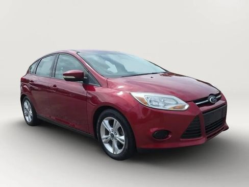 Used 2014 Ford Focus SE w/ SE Winter Package FWD image 3