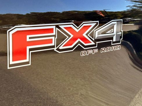 Used 2025 Ford F250 Platinum w/ FX4 Off-Road Package image 11