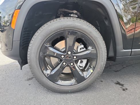 New 2025 Jeep Grand Cherokee L Limited w/ Luxury Tech Group II image 10