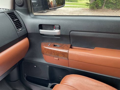 Used 2012 Toyota Tundra Limited w/ Platinum Pkg AWD/4WD image 23