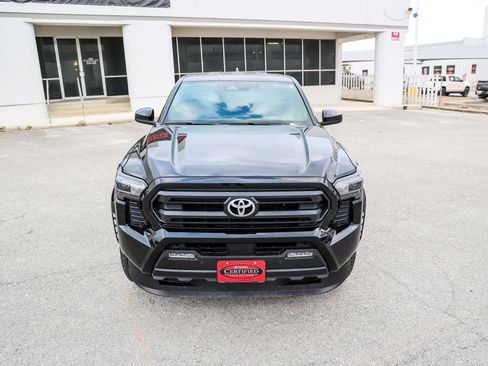 Certified 2025 Toyota Tacoma SR5 w/ SR5 Upgrade Package AWD/4WD image 4