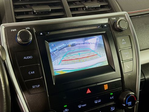 Used 2017 Toyota Camry SE image 19