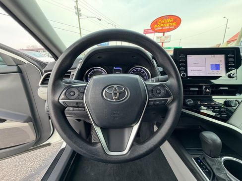 Used 2022 Toyota Camry LE image 19