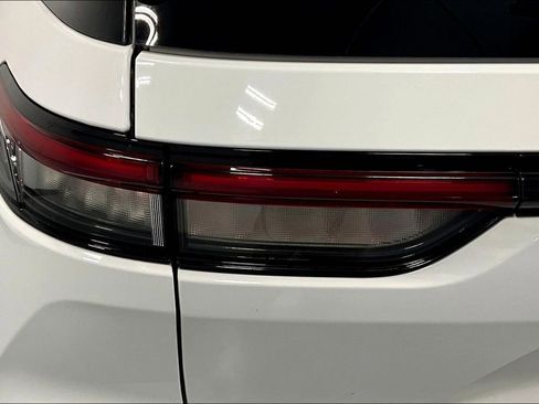 Used 2024 Jeep Grand Cherokee Limited image 31