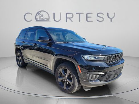 Certified 2023 Jeep Grand Cherokee Altitude AWD/4WD image 4