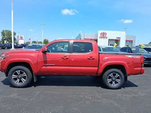 Used 2017 Toyota Tacoma TRD Sport w/ Tow Package (A/T) AWD/4WD image 8