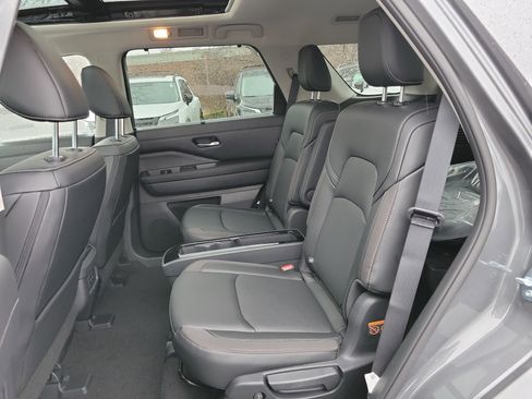 New 2026 Nissan Pathfinder SL w/ SL Premium Package image 26