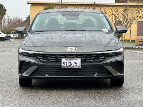 Used 2025 Hyundai Elantra Blue image 9