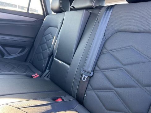 Used 2024 Volkswagen Atlas Cross Sport SE image 28