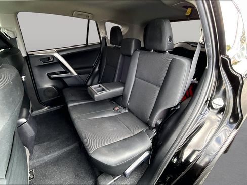 Used 2018 Toyota RAV4 LE w/ All Weather Liner Package FWD image 24