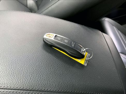 Used 2022 Porsche Cayenne E-Hybrid image 20