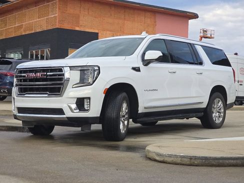 Used 2021 GMC Yukon XL SLT w/ Rear Media and Nav Package image 12