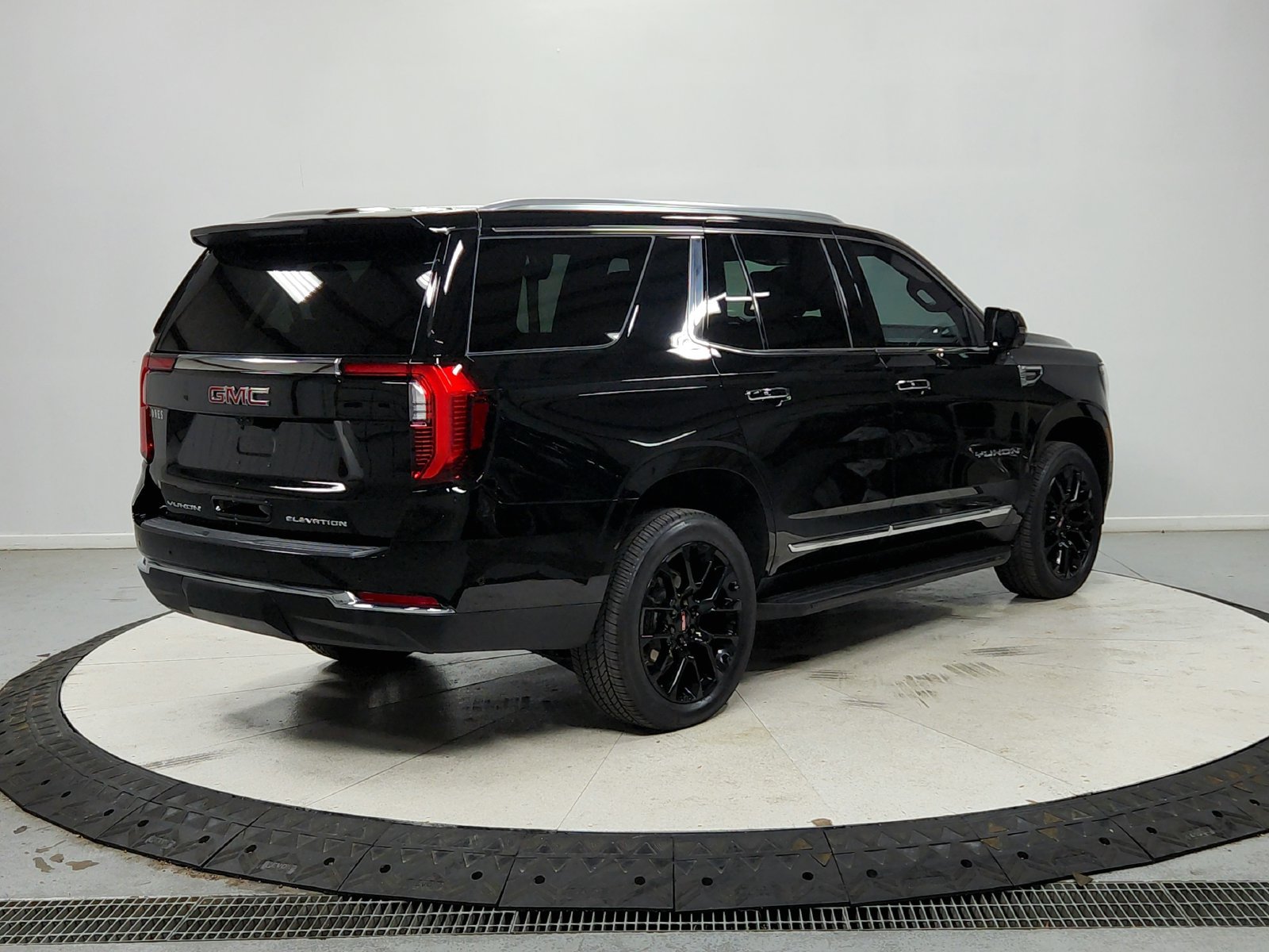 Used 2026 GMC Yukon Elevation w/ Elevation Premium Package AWD/4WD image 8