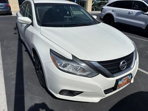 Used 2018 Nissan Altima 2.5 SV FWD image 2