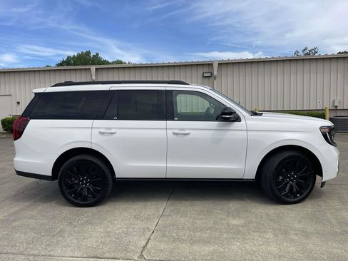 New 2025 Ford Expedition Platinum w/ Stealth Appearance Package AWD/4WD image 2